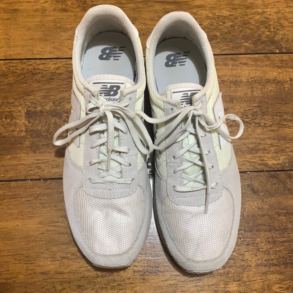 New Balance tennis shoes